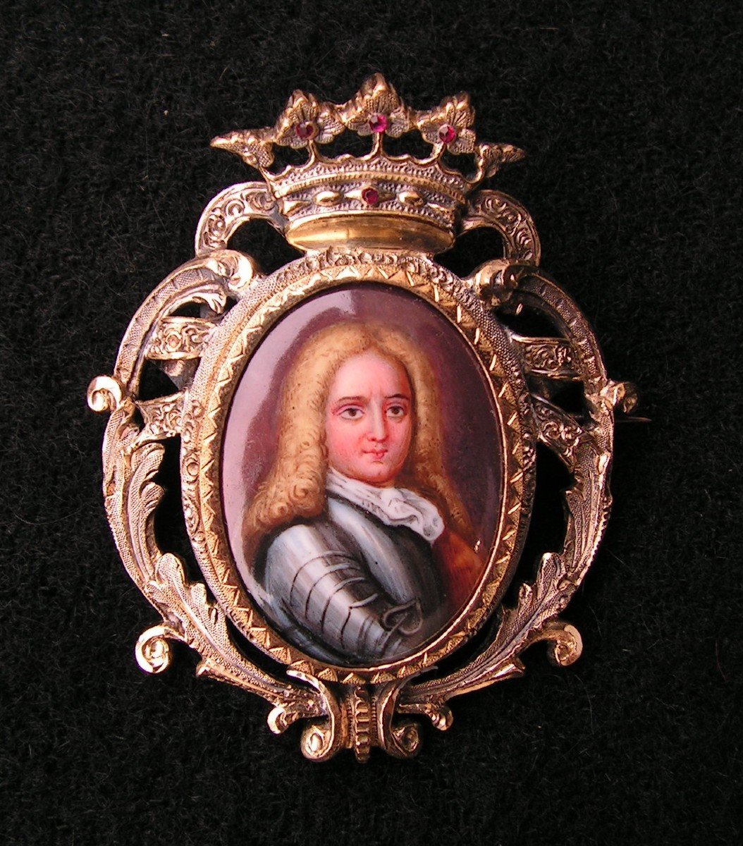 Broche En Pomponne XIX ème  Portrait émaillé Gentilhomme En Armure Couronne Ducale-photo-1