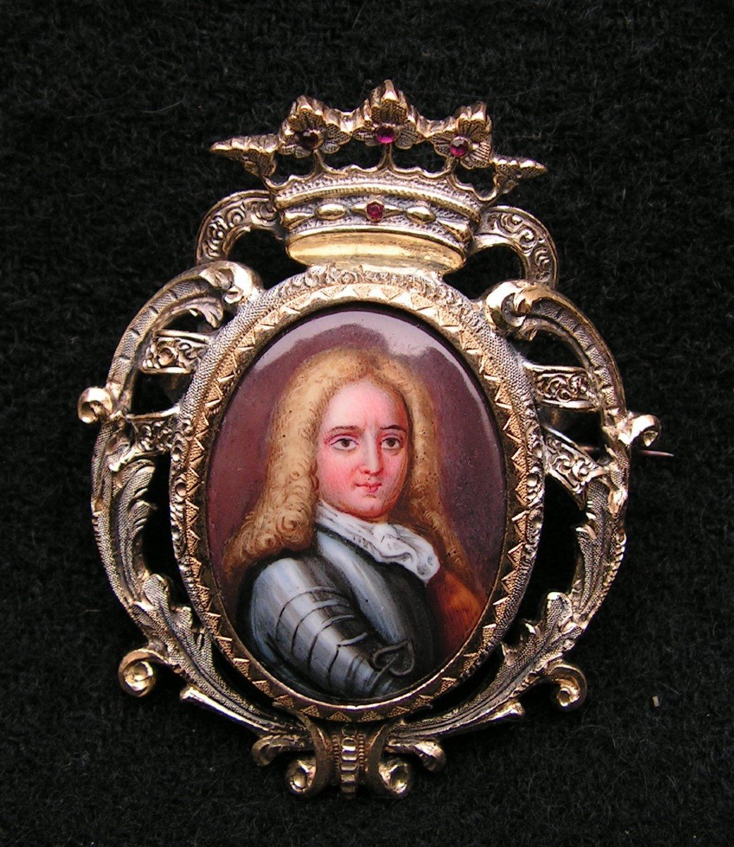 Broche En Pomponne XIX ème  Portrait émaillé Gentilhomme En Armure Couronne Ducale