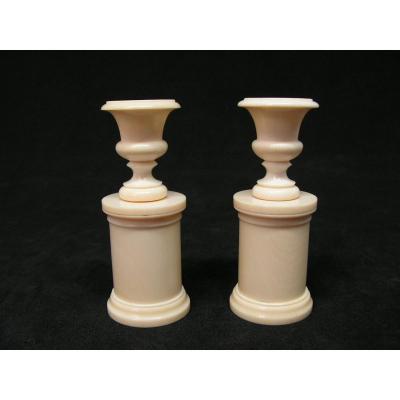 Pair Of Medici Vases On Pedestal. Miniatures Ivory Nineteenth Master's Work? Dieppe