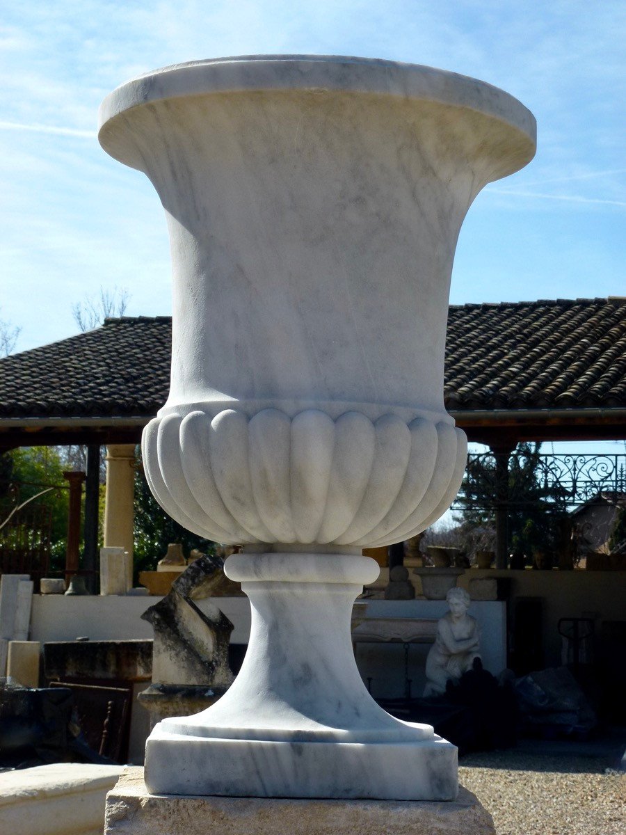 Important vase  en marbre blanc de Carrare-photo-1