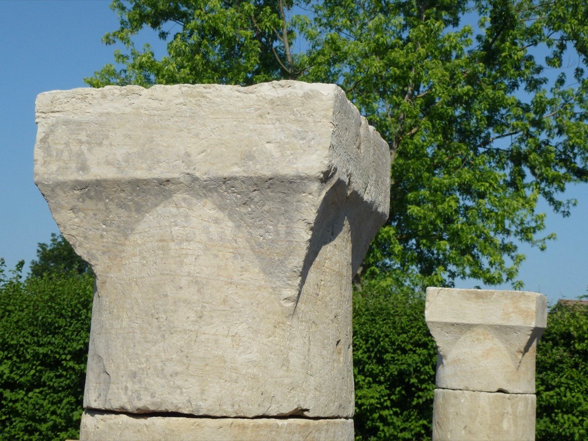 Paire de colonnes en calcaire dur provenant du sud-ouest de la France-photo-1