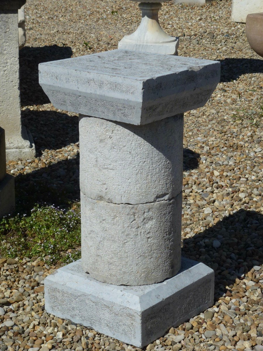 Suite Of Four Chomérac Stone Pedestals-photo-3