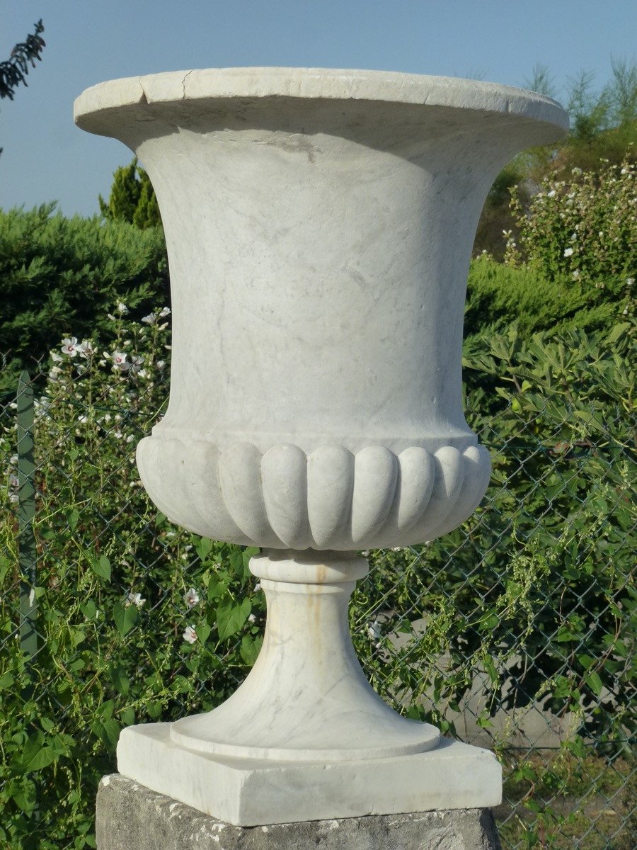 Important Medici Vase In White Carrara Marble-photo-2