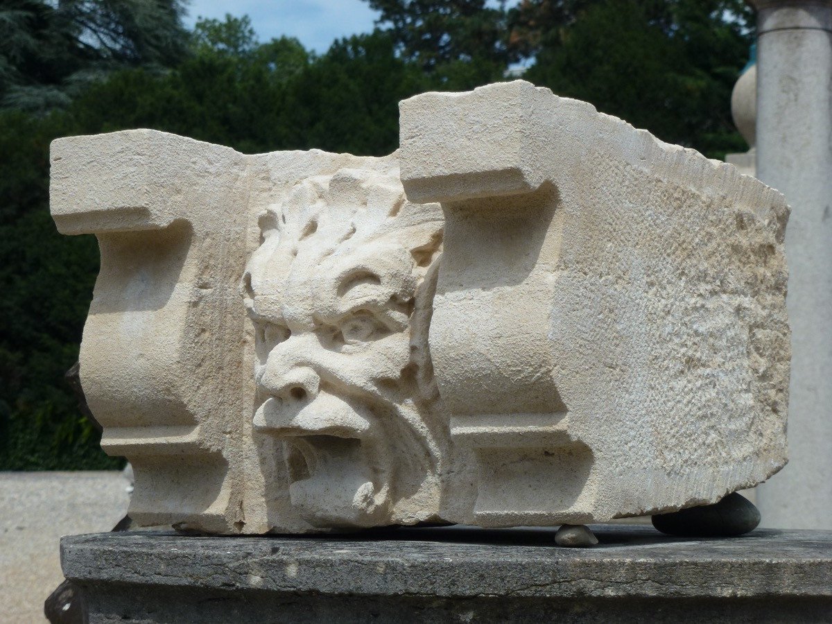 Neo-gothic Stone Gargoyle, 19th Century-photo-3