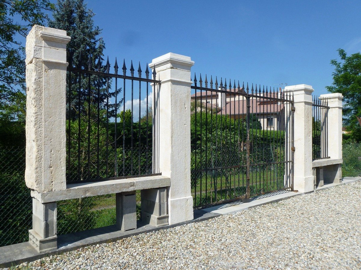 Entrance To A Directoire Period Property In Perfect Condition-photo-2