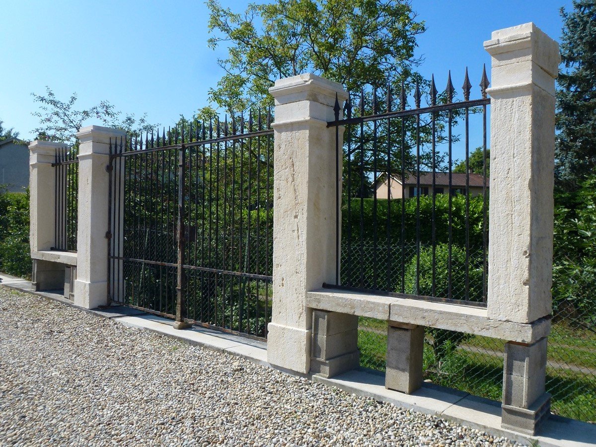 Entrance To A Directoire Period Property In Perfect Condition-photo-3