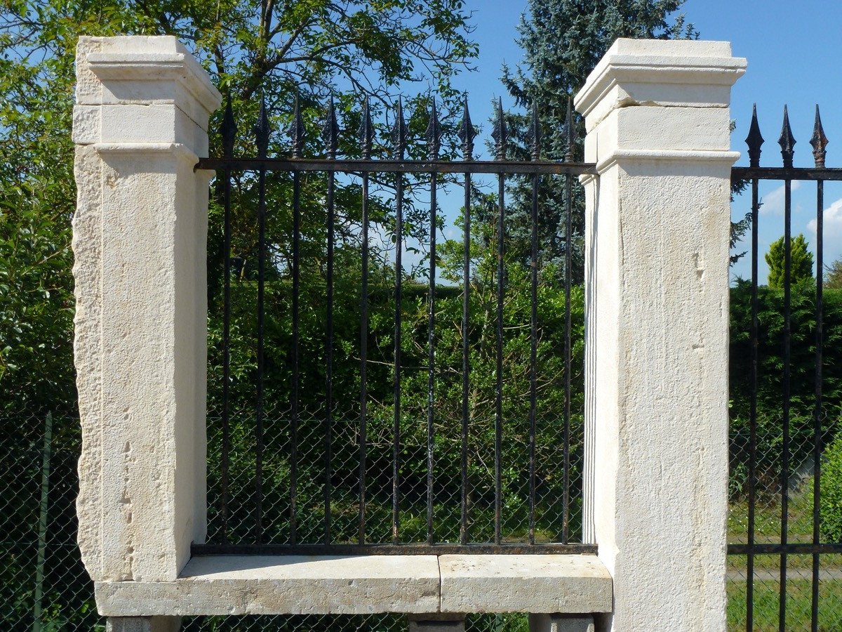 Entrance To A Directoire Period Property In Perfect Condition-photo-1