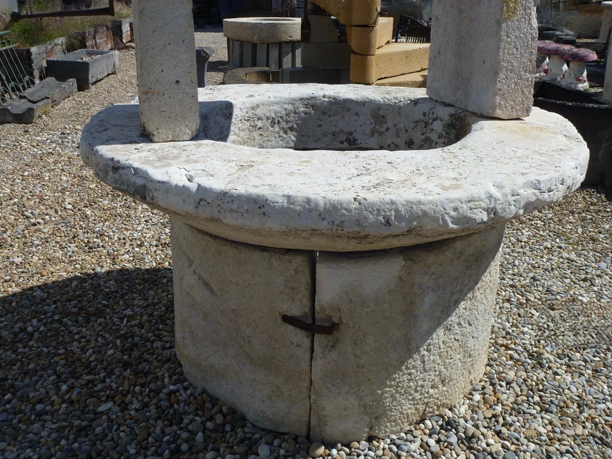 17th Century Burgundy Stone Well.-photo-4