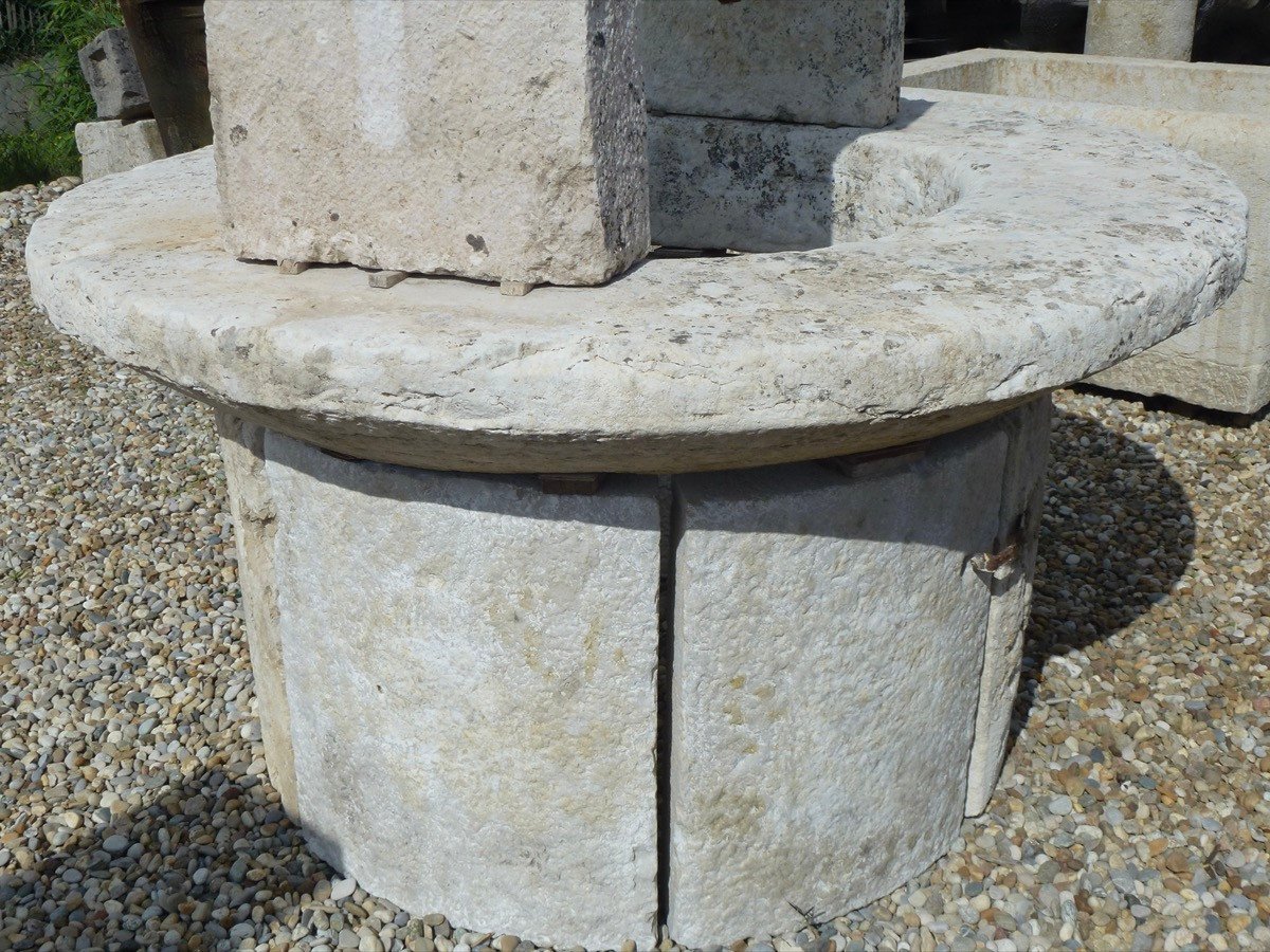 17th Century Burgundy Stone Well.-photo-5