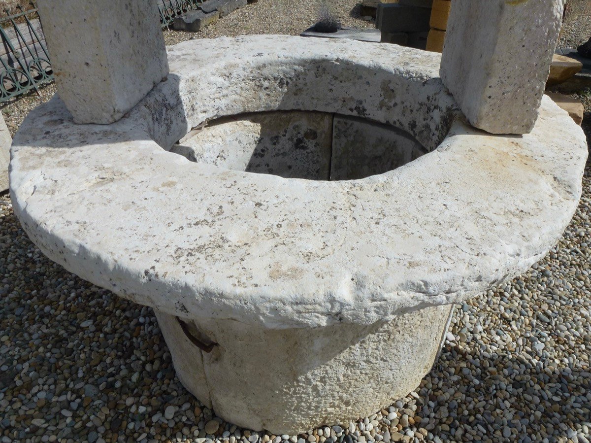 17th Century Burgundy Stone Well.-photo-6