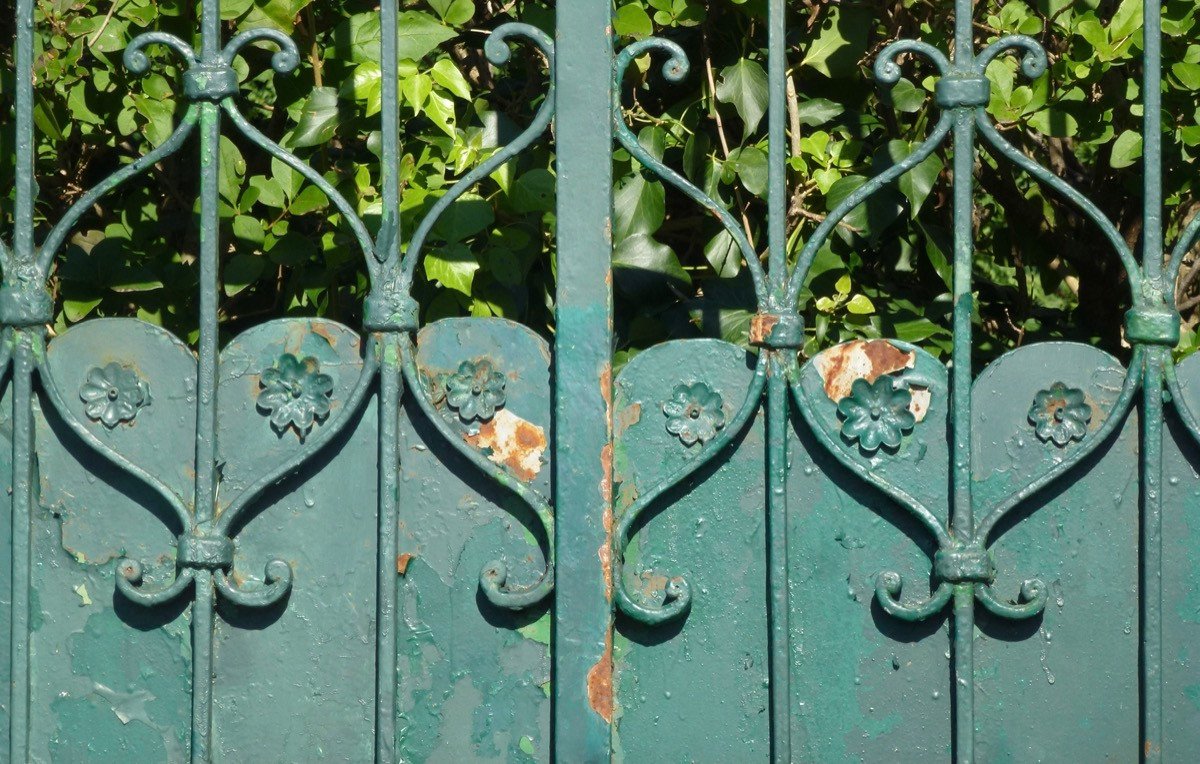 Wrought Iron Gate With Scalloped Sheet Metal-photo-4