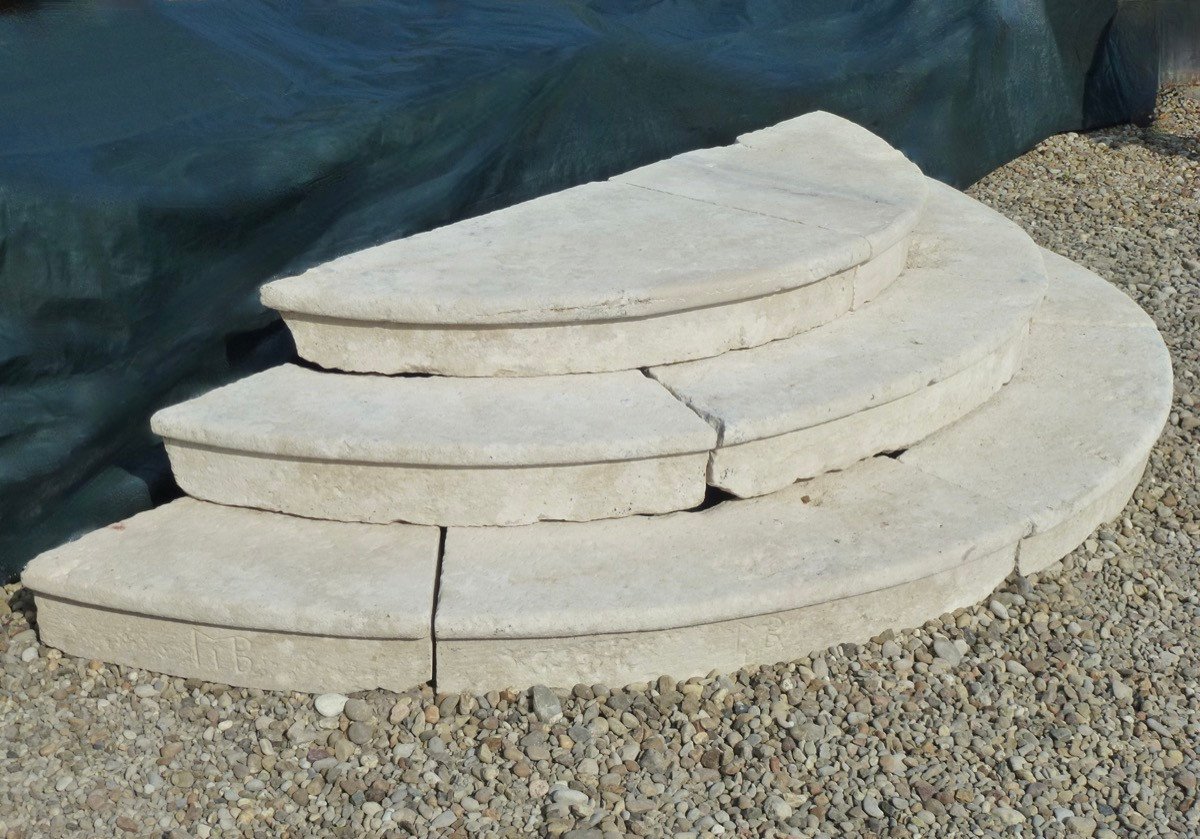 18th Century Half-moon Or Low-arched Stone Steps-photo-2