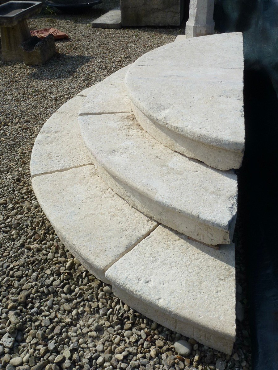 18th Century Half-moon Or Low-arched Stone Steps-photo-1