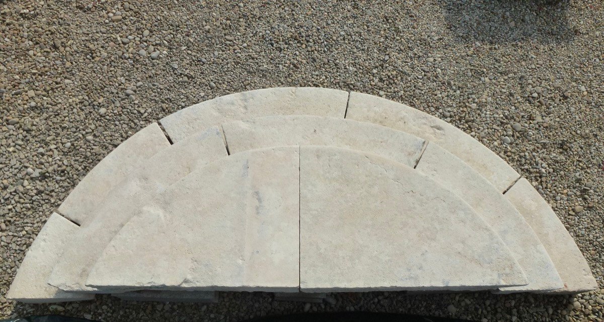 18th Century Half-moon Or Low-arched Stone Steps-photo-2