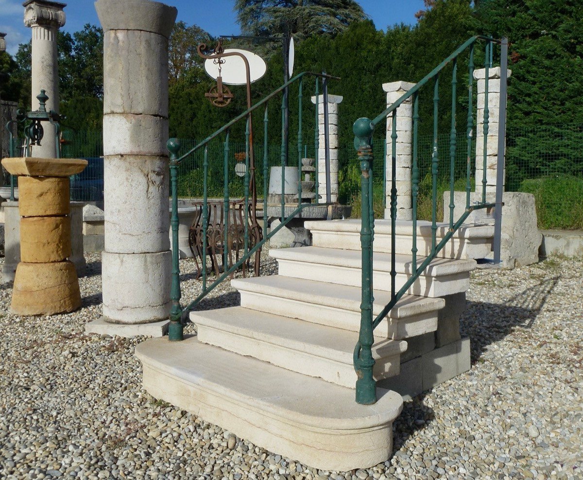 Entrance Porch With Five Steps In Burgundy Stone-photo-3