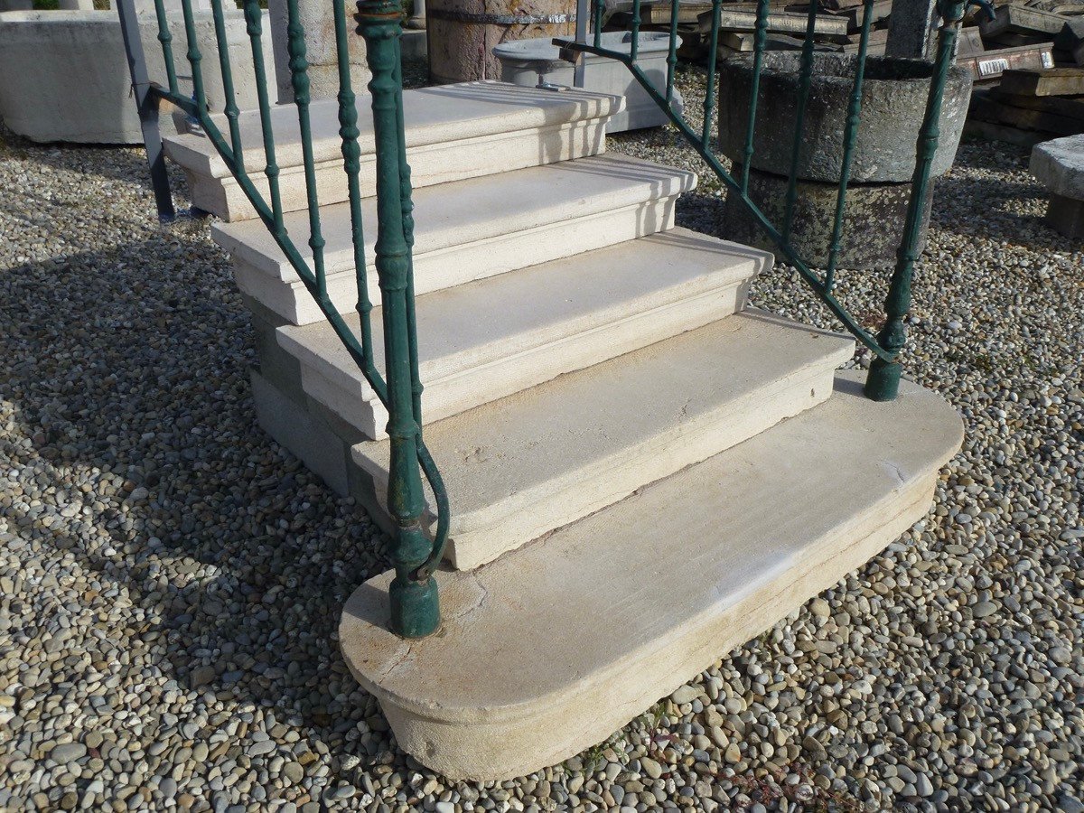 Entrance Porch With Five Steps In Burgundy Stone-photo-4