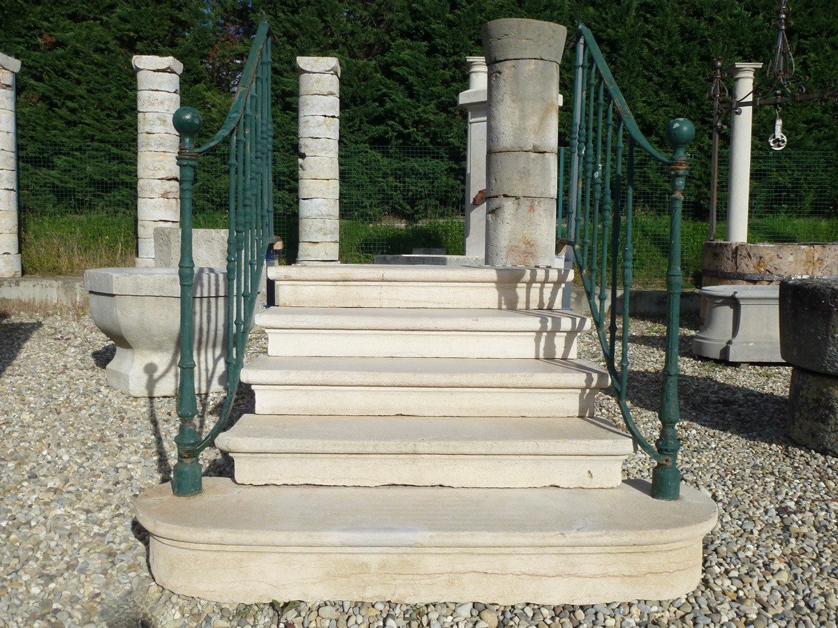 Entrance Porch With Five Steps In Burgundy Stone