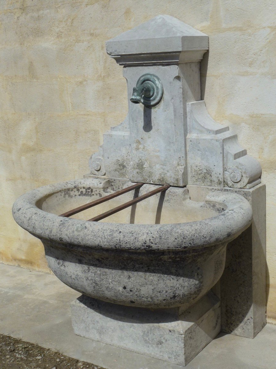 Elegant Hard Stone Fountain In Perfect Condition-photo-3