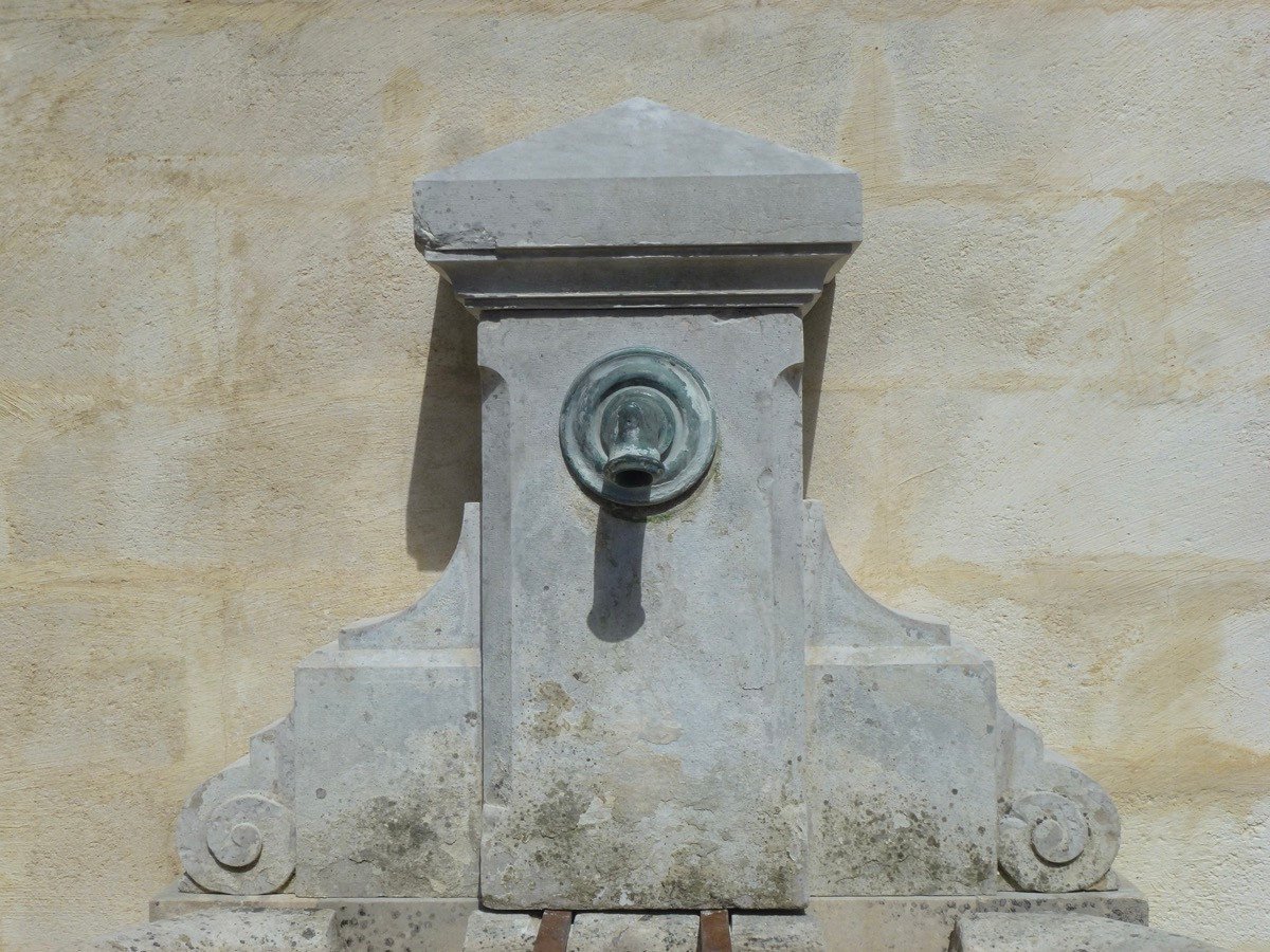 Elegant Hard Stone Fountain In Perfect Condition-photo-1