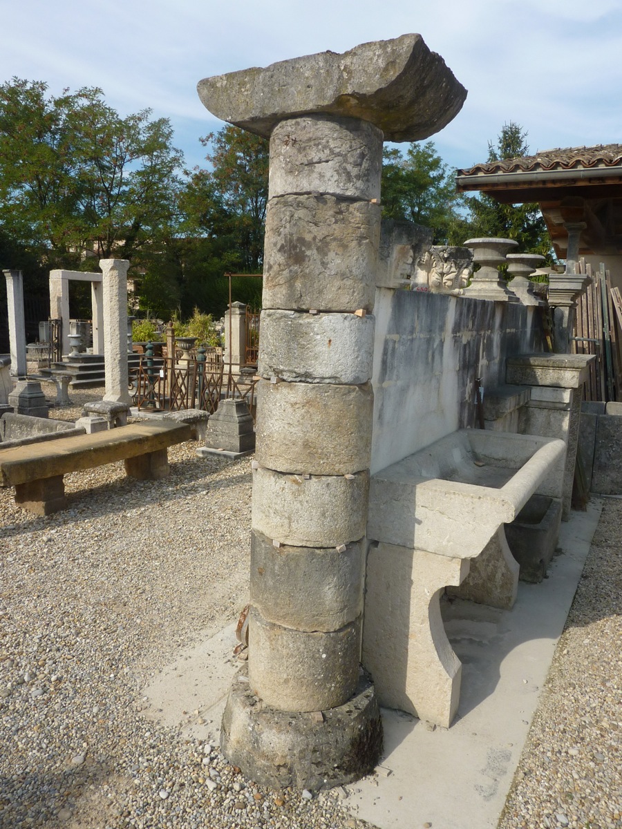 Colonne en pierre d'époque XVIIème siècle