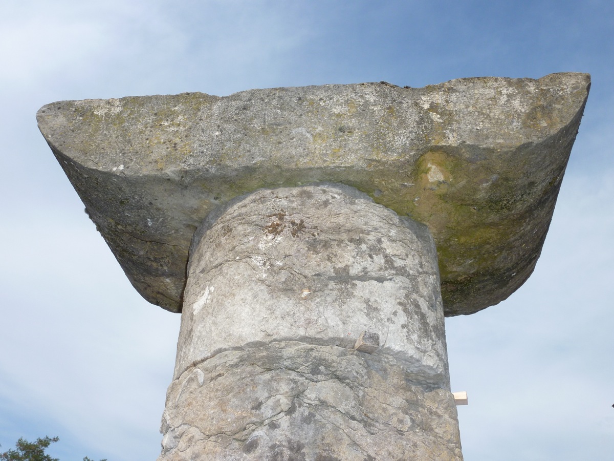 Colonne en pierre d'époque XVIIème siècle-photo-2