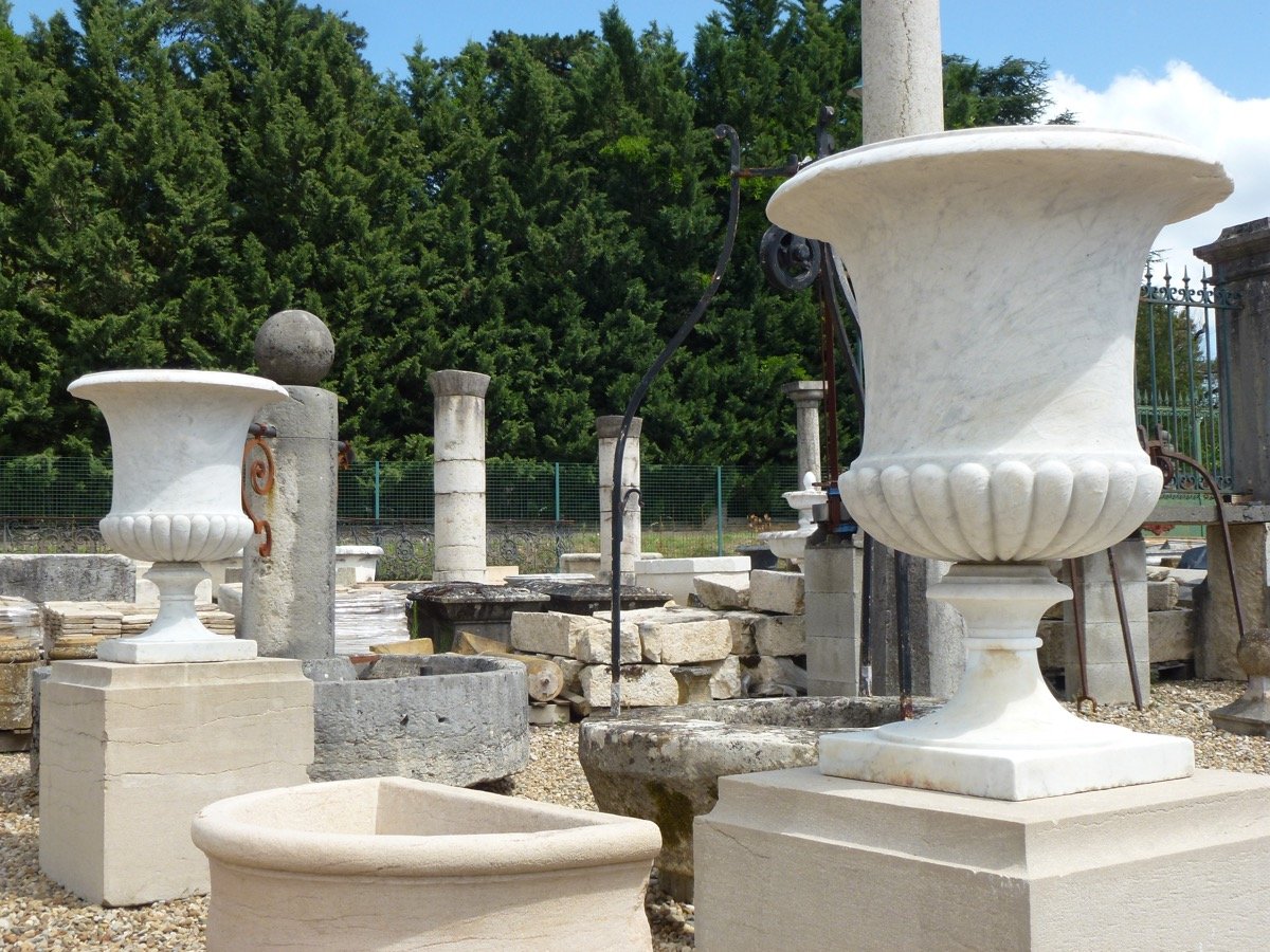 Pair Of White Marble Vases From The 17th Century S.