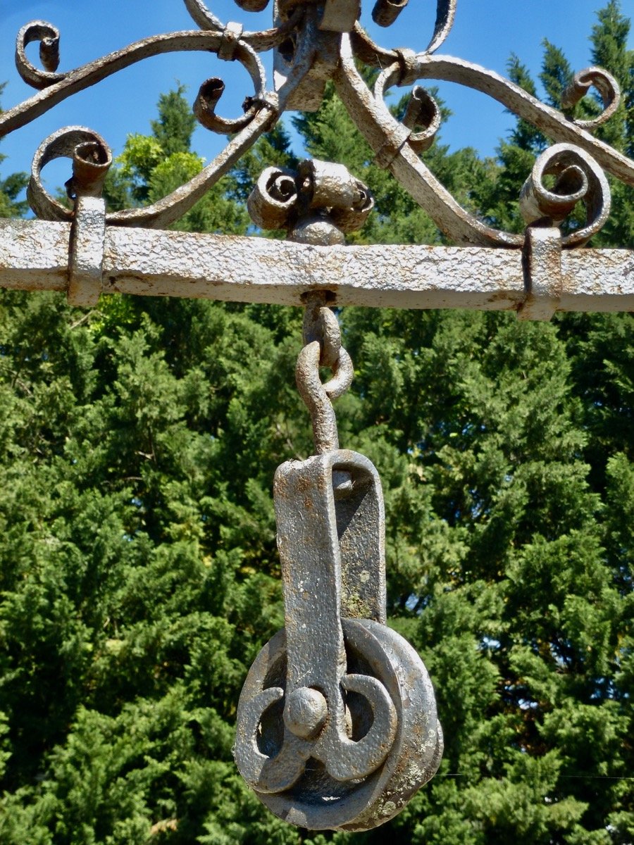 Vosges Sandstone Well And Its Haute Epoque Fittings-photo-3