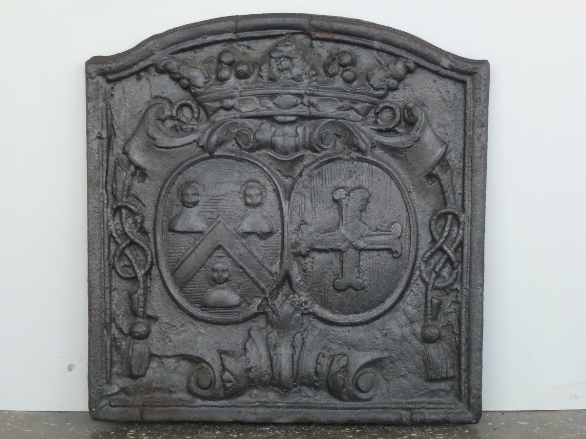 Plaque de cheminée aux armes de Louise Charlotte Gaultier de Chiffreville (57x59 cm)