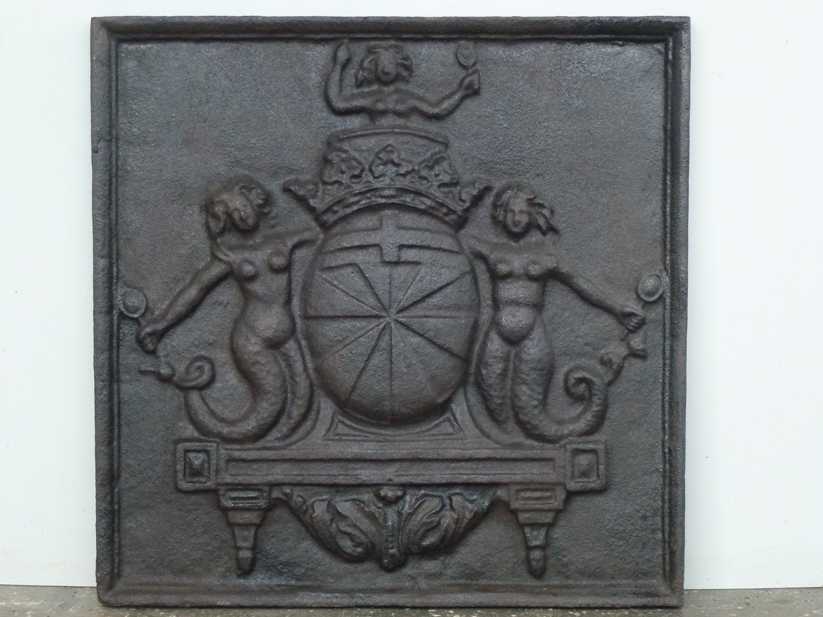 Plaque de cheminée aux armes de la famille de Rogres de Champignelles (62x62 cm)