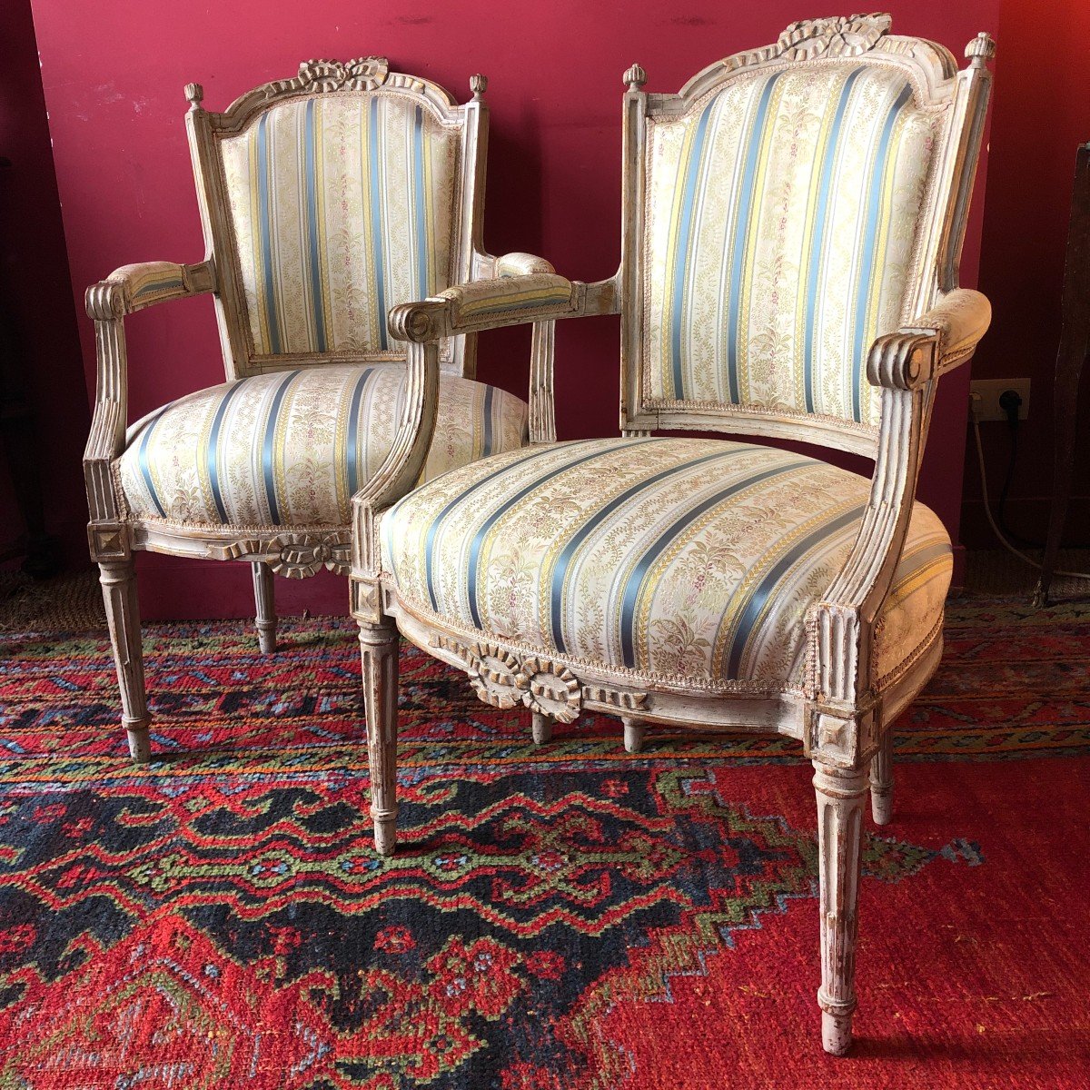 Paire De Fauteuils Aux Noeuds De Rubans, époque Louis XVI