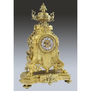 Clock In Gilt Bronze Régence XIXème