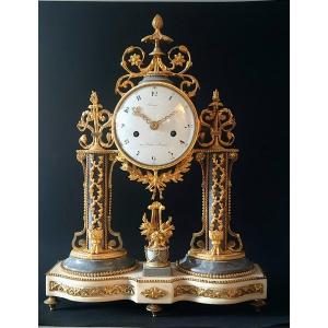 Pendule Portique En Marbre Et Bronze Doré Signée Revel d'époque Louis XVI