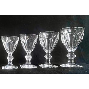 Baccarat   Service De 45  Verres Modèle Harcourt