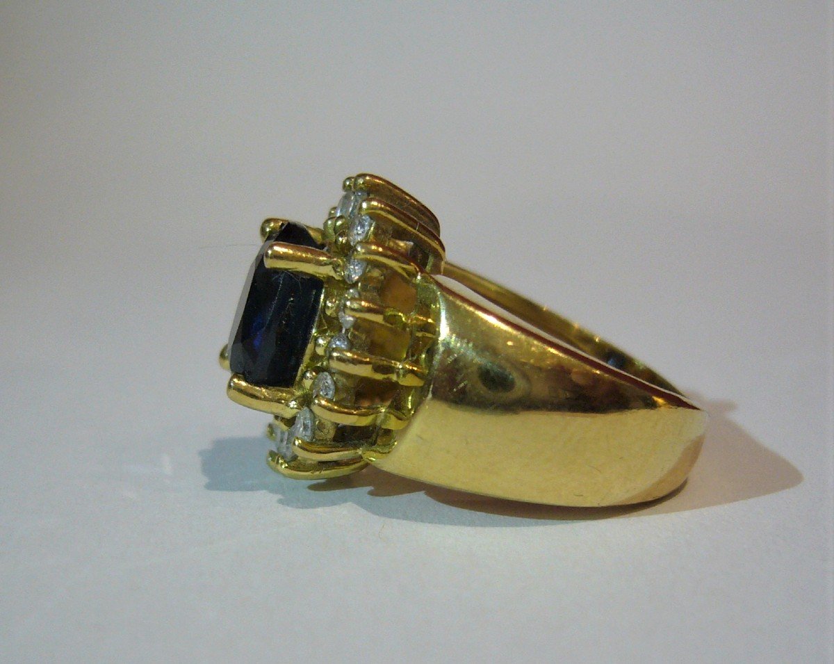 Ring In Yellow Gold, Sapphire And Diamonds-photo-3