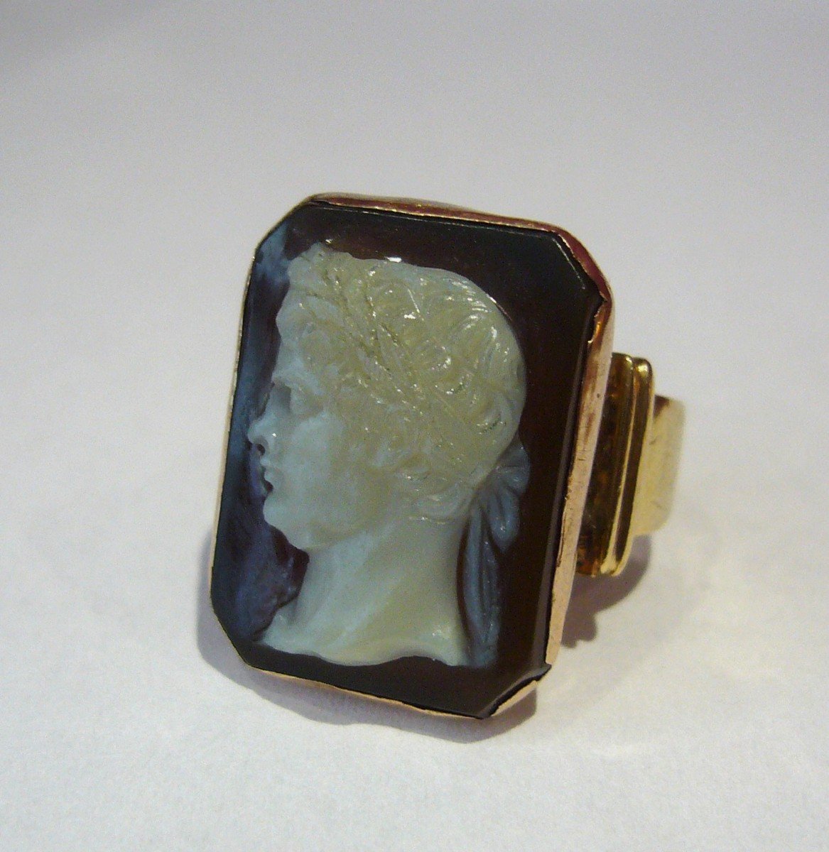 Ring Decorated With A Cameo With The Profile Of An Emperor-photo-2