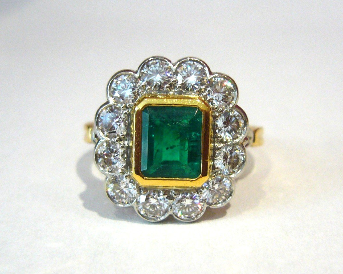 Bague fleur ornée d'une émeraude et diamants