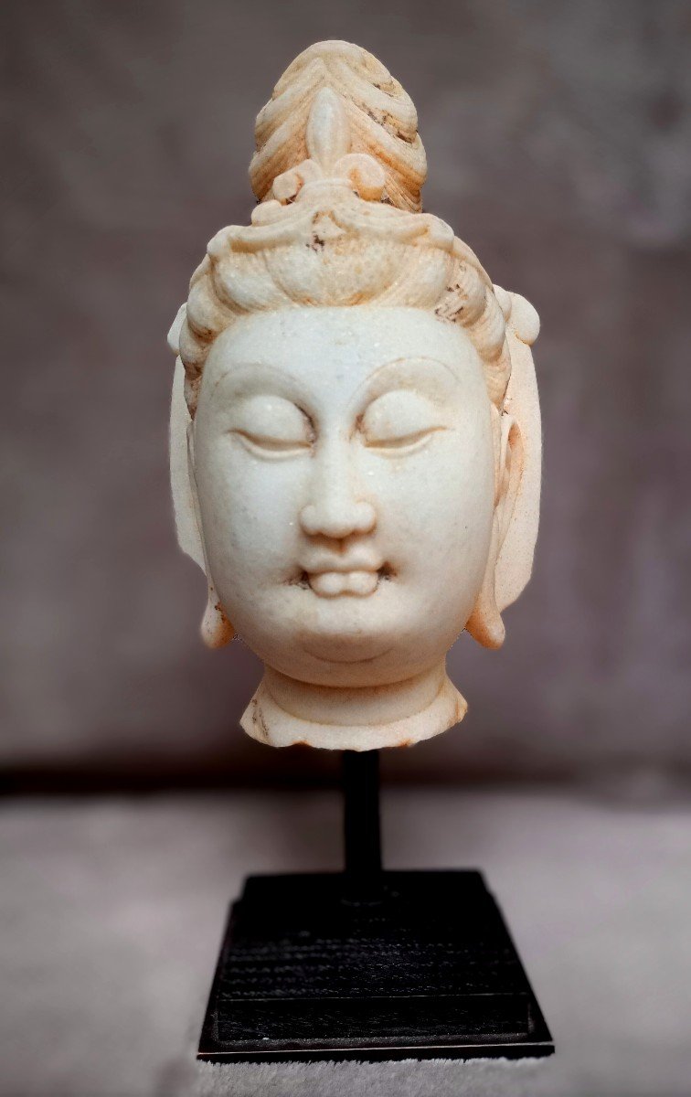 Tête de Bodhisattva en marbre - Chine 