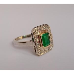 Bague Art Déco sertie d'une émeraude