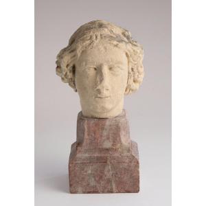 Limestone Bust Of A Woman - Late 16th Century