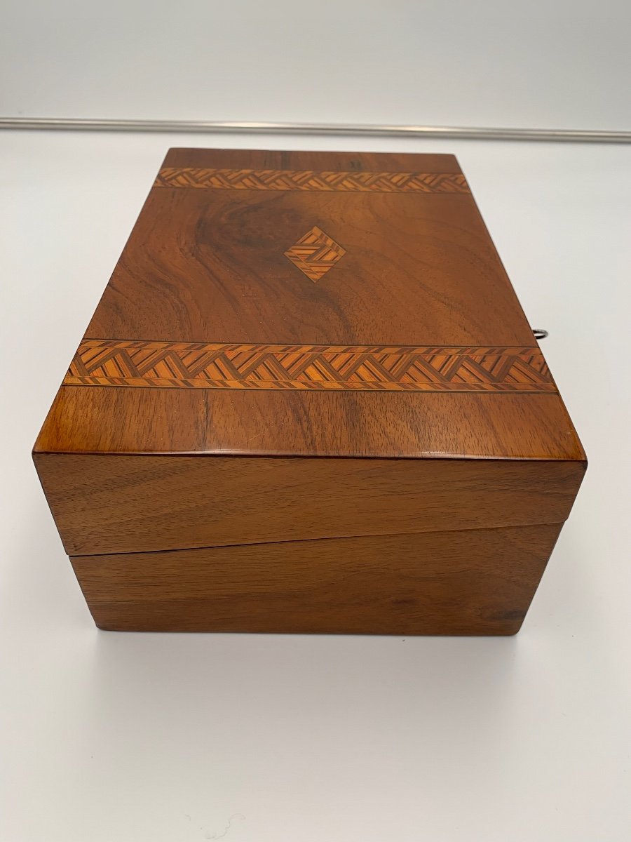 Writing Box, Walnut With Inlays, England, Late Nineteenth Century.-photo-3