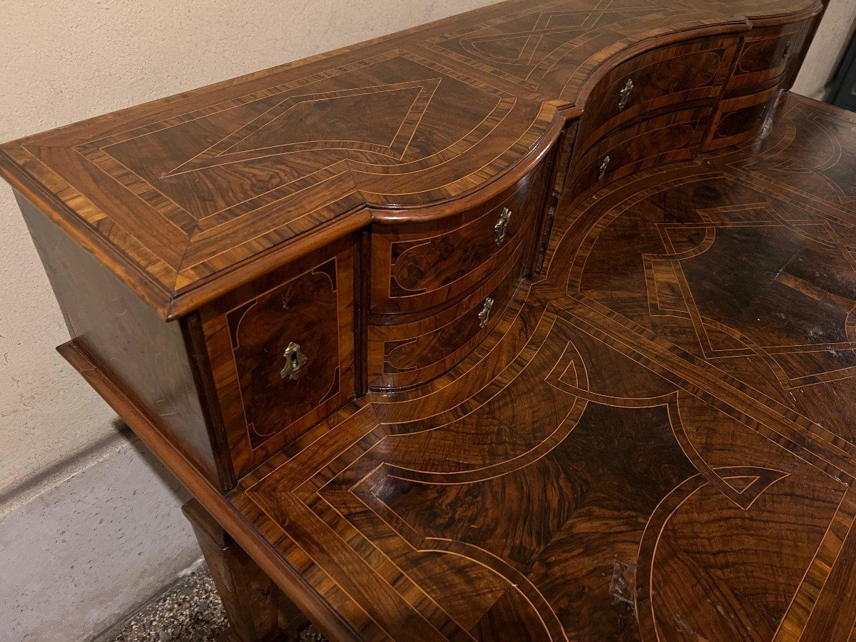 Elegant San Filippo Desk Veneered In Walnut Burl, Rome, 18th Century.-photo-1