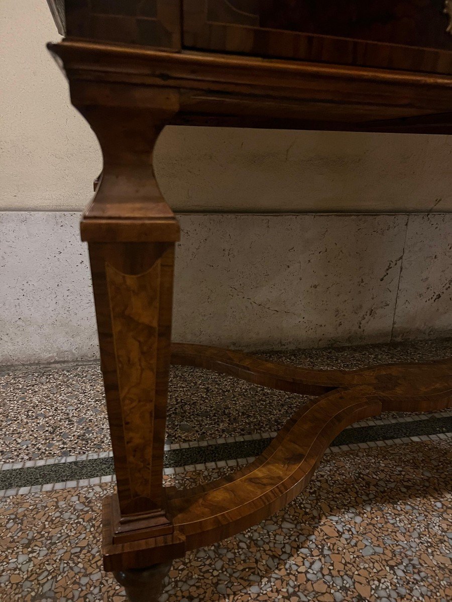 Elegant San Filippo Desk Veneered In Walnut Burl, Rome, 18th Century.-photo-2