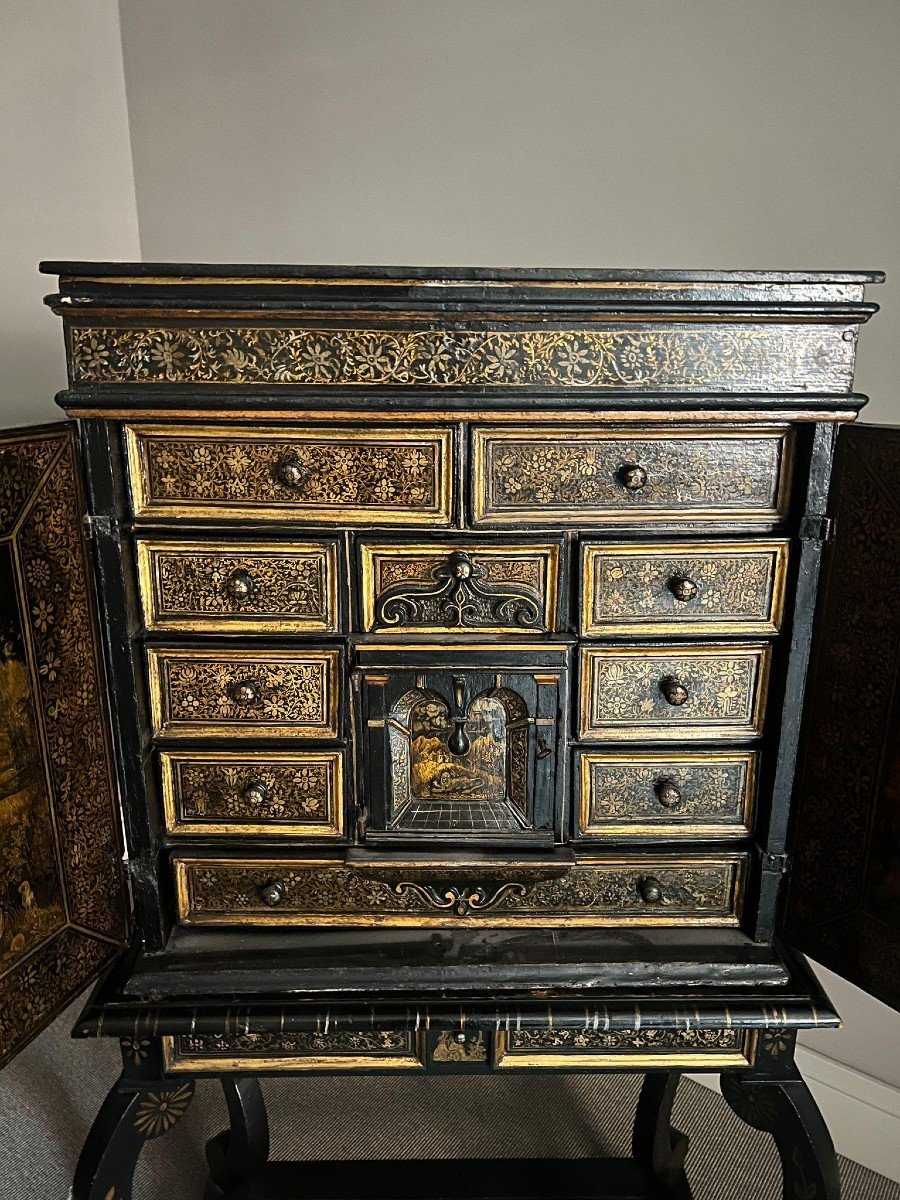 Elegant English Coin Cabinet With Black And Gold Lacquer Decorations. George III Period.-photo-2