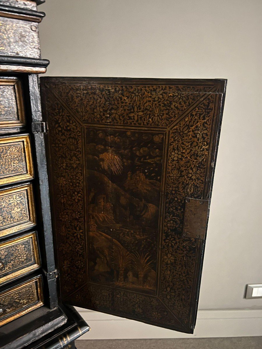 Elegant English Coin Cabinet With Black And Gold Lacquer Decorations. George III Period.-photo-3