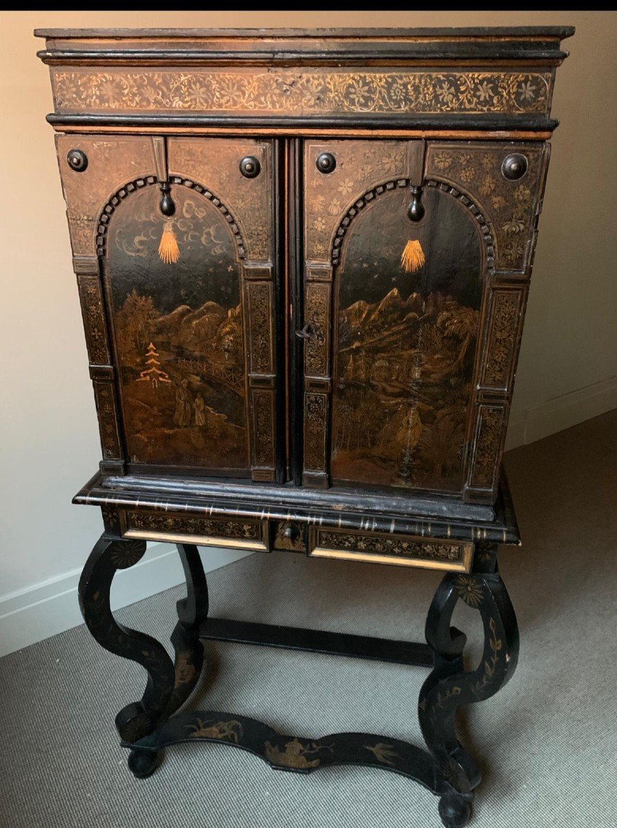 Elegant English Coin Cabinet With Black And Gold Lacquer Decorations. George III Period.