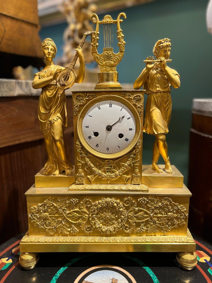 Pendule De Table En Bronze Doré. France, époque Empire