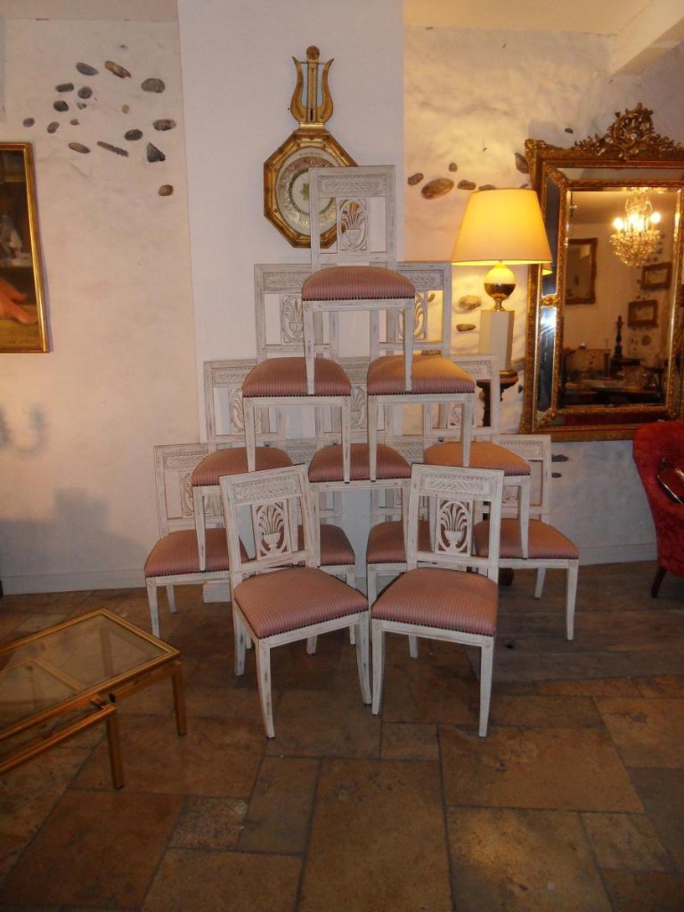 Suite De 12 Chaises Directoire Peinte,tapisserie Soie