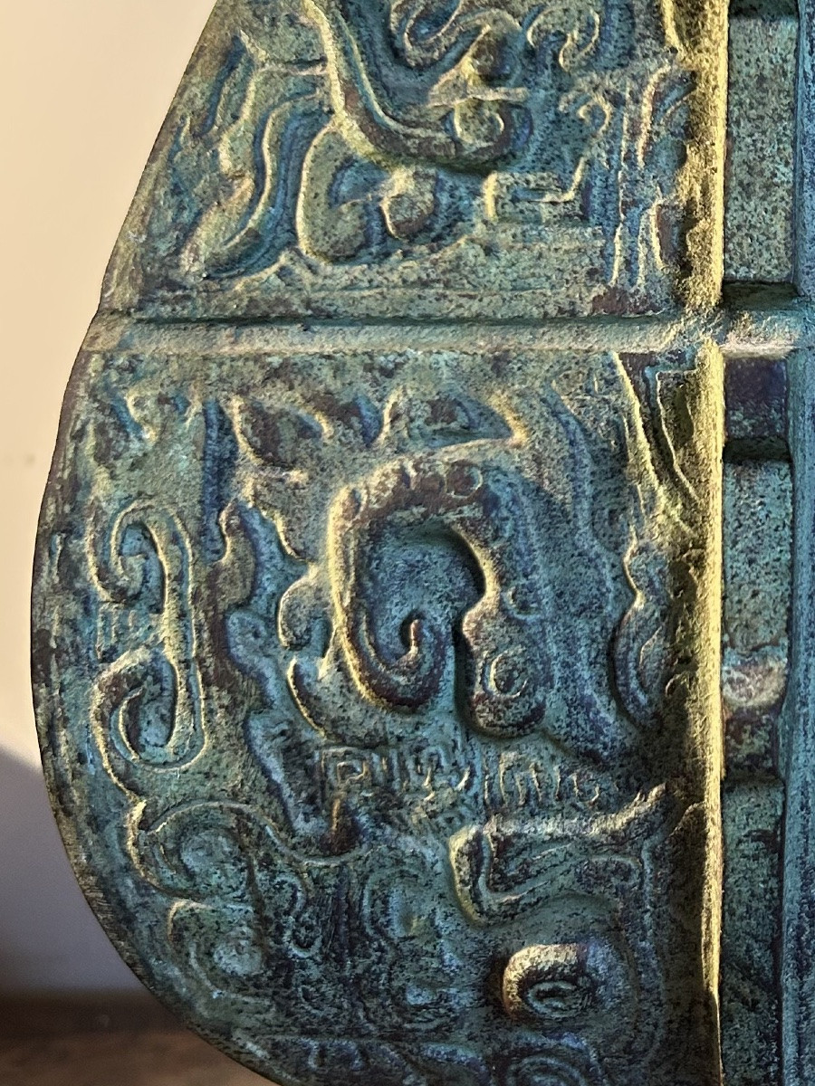 Archaic Chinese Bronze Lamp-photo-1