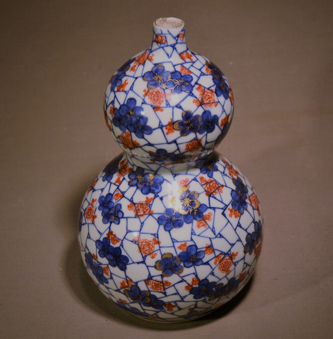 Imari Style Porcelain Vase. Coloquinte Form. China, Japan.-photo-1