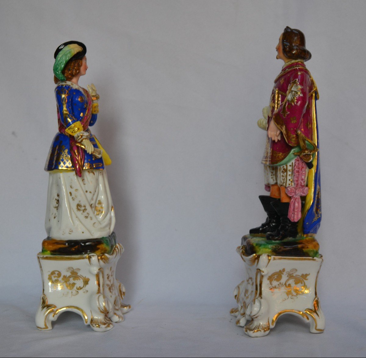 Lady And Musketeer In Paris Porcelain. 19th Century.-photo-1